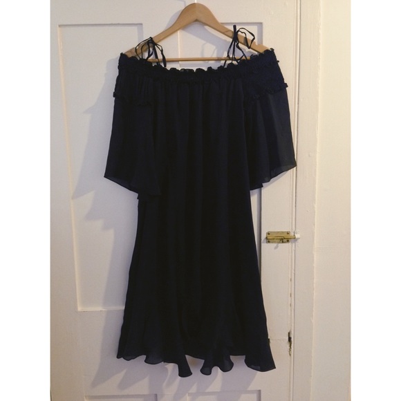 cinq a sept Dresses & Skirts - Cinq a Sept silk dress